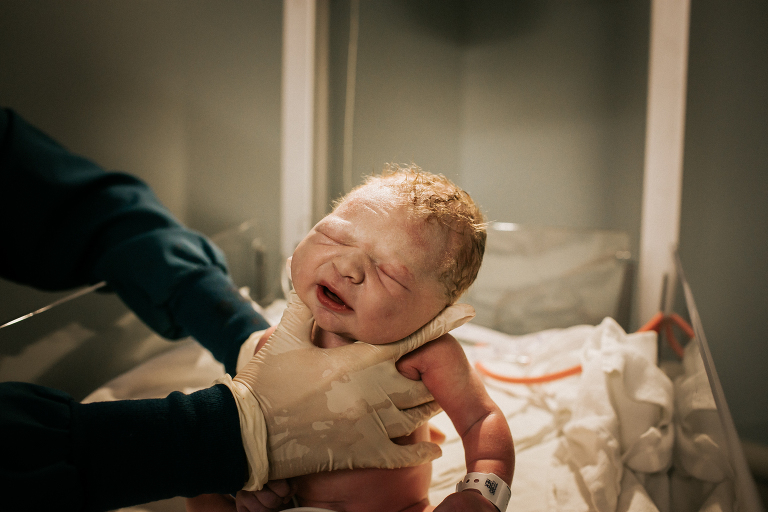 how first close up from the birth photographer